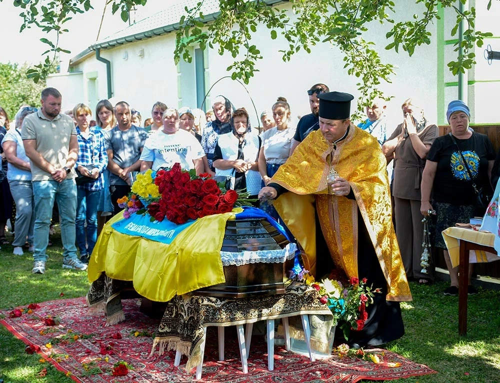 Вірний завжди - у Ставах провели в останню дорогу морського піхотинця Сергія Глобенка