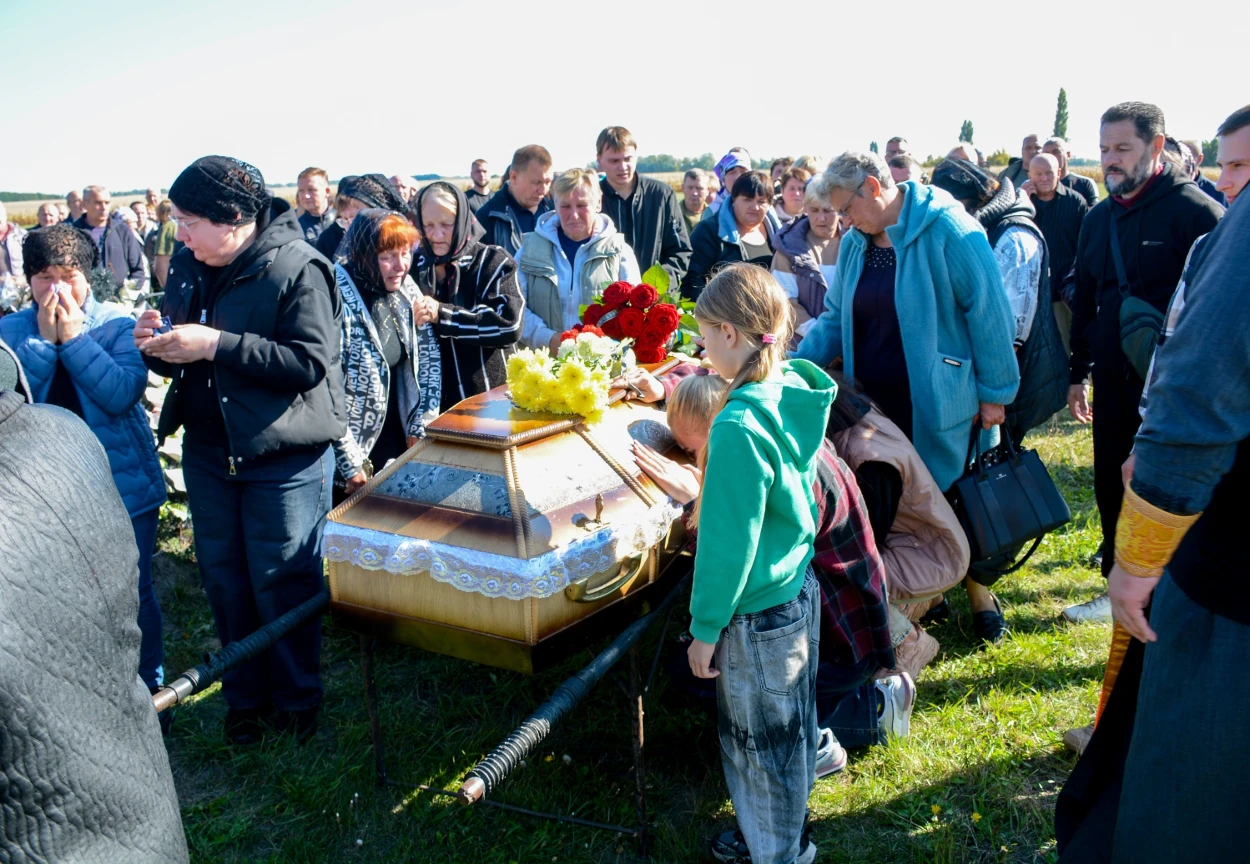 В Гороховому провели в останню путь воїна Віктора Дремлюгу - 27