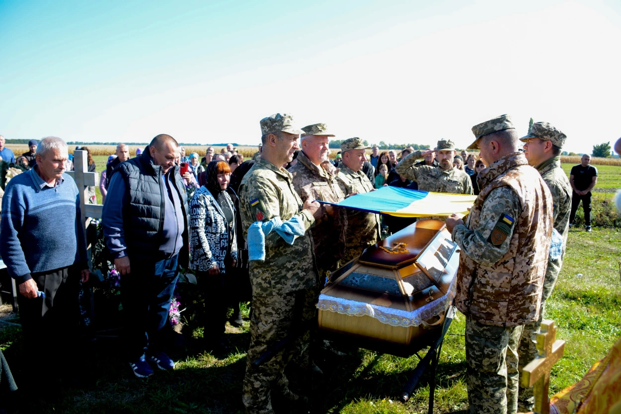В Гороховому провели в останню путь воїна Віктора Дремлюгу - 23