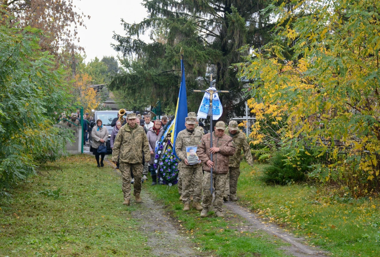 Один із перших став на шляху ворога - у Липовці поховали ветерана війни, волонтера Євгенія Аніщенка