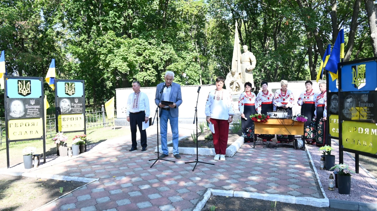 У Слободі відкрили Алею Слави Героїв: громада увічнила пам’ять чотирьох воїнів-земляків