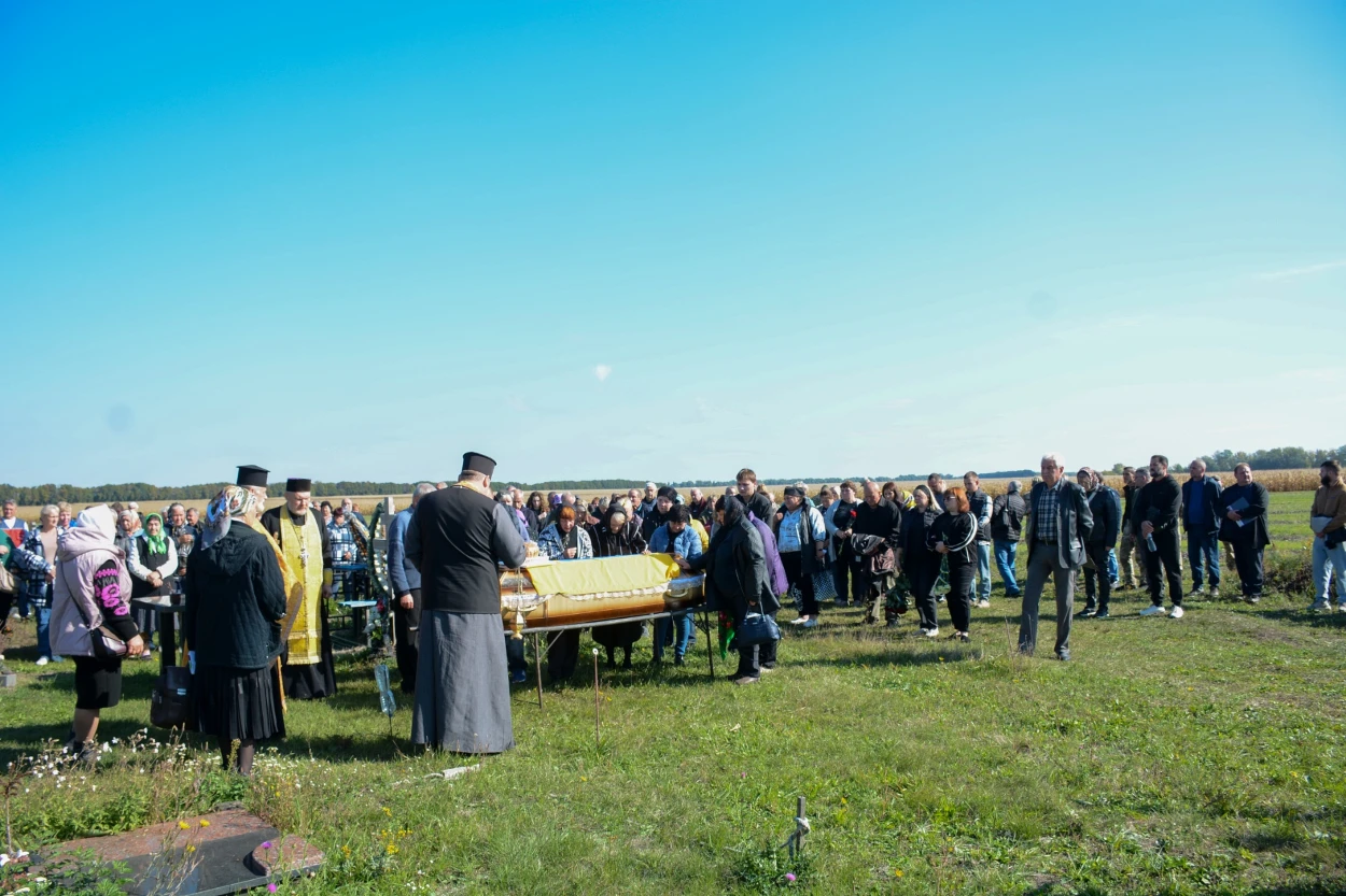 В Гороховому провели в останню путь воїна Віктора Дремлюгу - 22