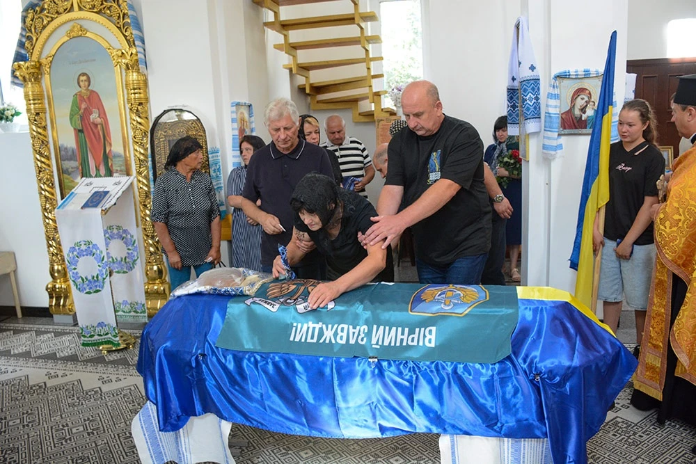 Вірний завжди - у Ставах провели в останню дорогу морського піхотинця Сергія Глобенка