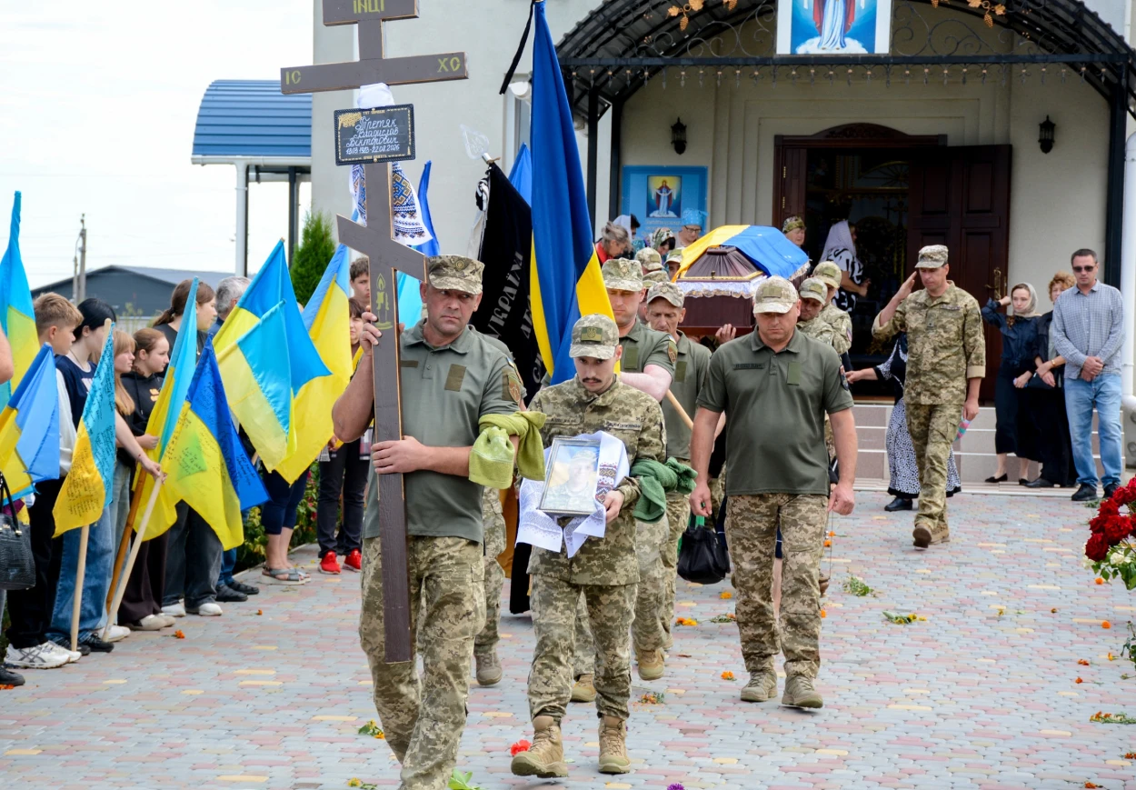 Боронив Україну в лавах Чорних Запорожців - у Ставах провели в останню путь воїна Владислава Третяка