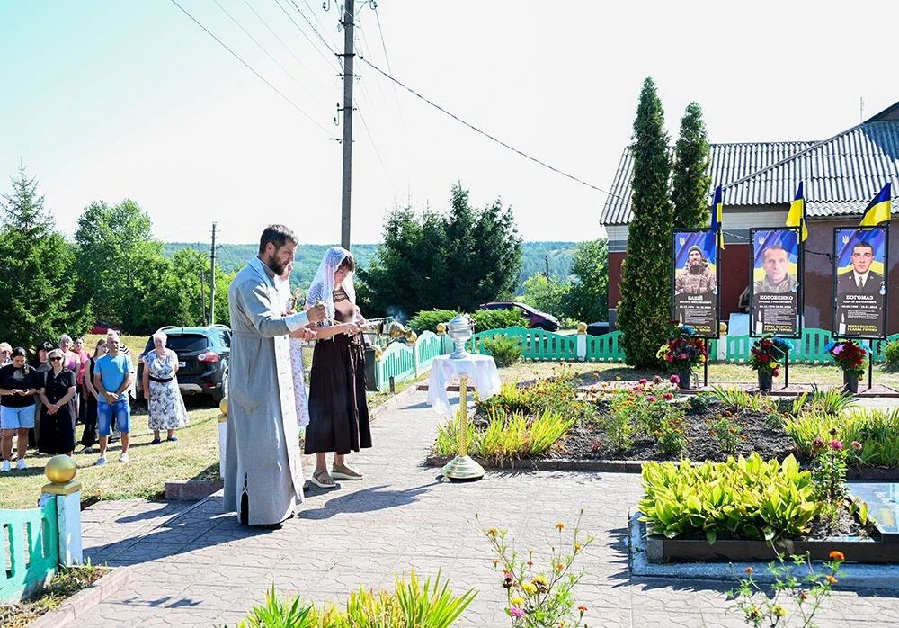 У Демівщині вшанували Героїв-земляків: відкрили Алею Слави та меморіальну дошку