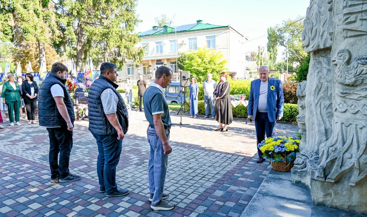 «Пам'ять, що палає свічею»: у Кагарлику вшанували загиблих Захисників України та вручили нагороди