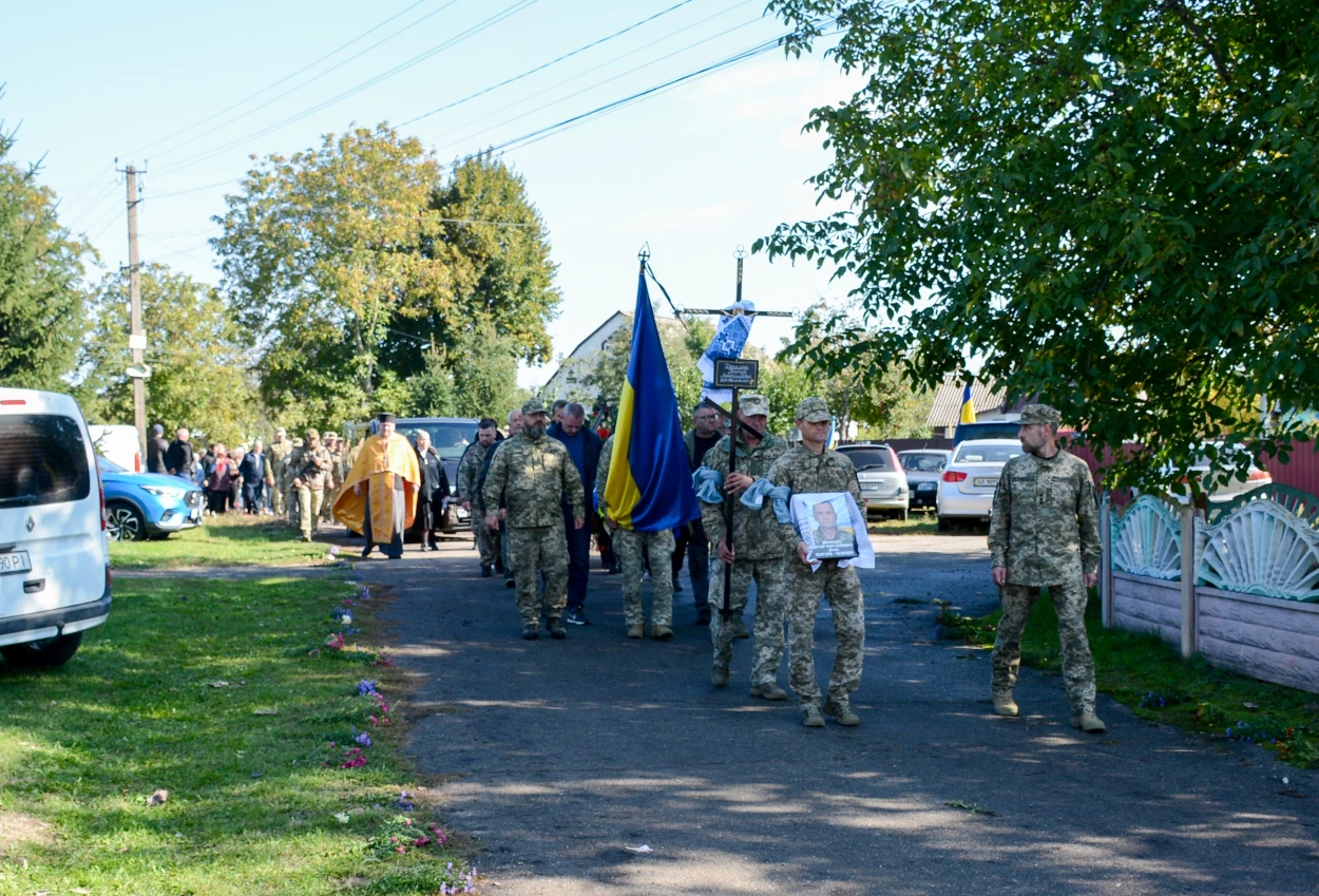 В Гороховому провели в останню путь воїна Віктора Дремлюгу - 14