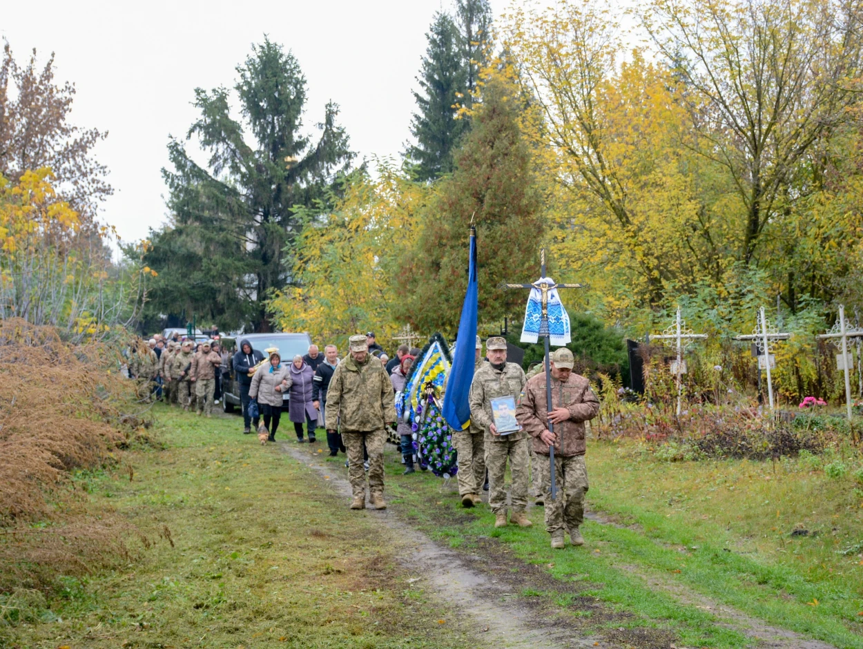 Один із перших став на шляху ворога - у Липовці поховали ветерана війни, волонтера Євгенія Аніщенка