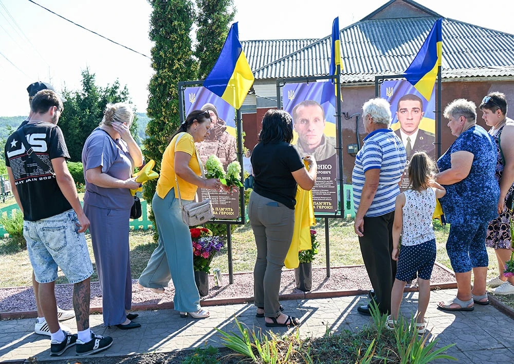 У Демівщині вшанували Героїв-земляків: відкрили Алею Слави та меморіальну дошку