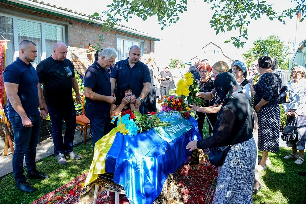 Вірний завжди - у Ставах провели в останню дорогу морського піхотинця Сергія Глобенка