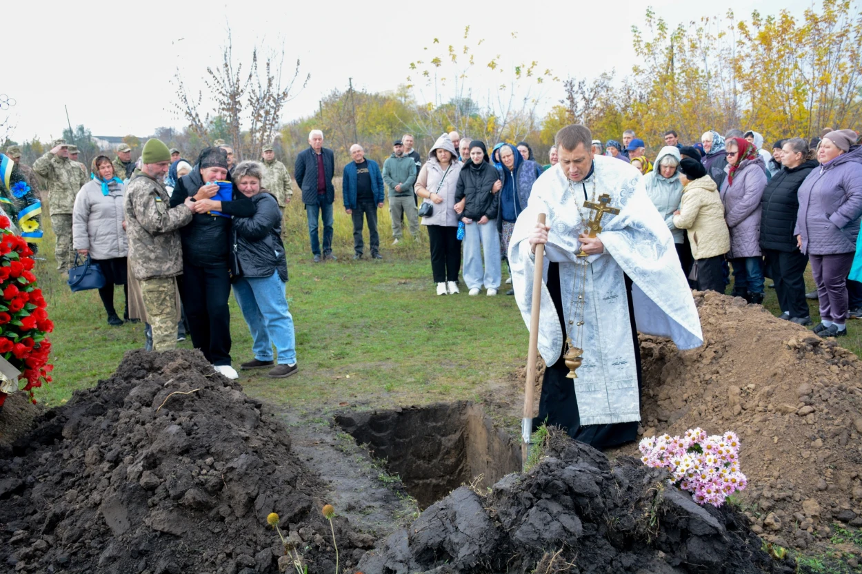 Один із перших став на шляху ворога - у Липовці поховали ветерана війни, волонтера Євгенія Аніщенка