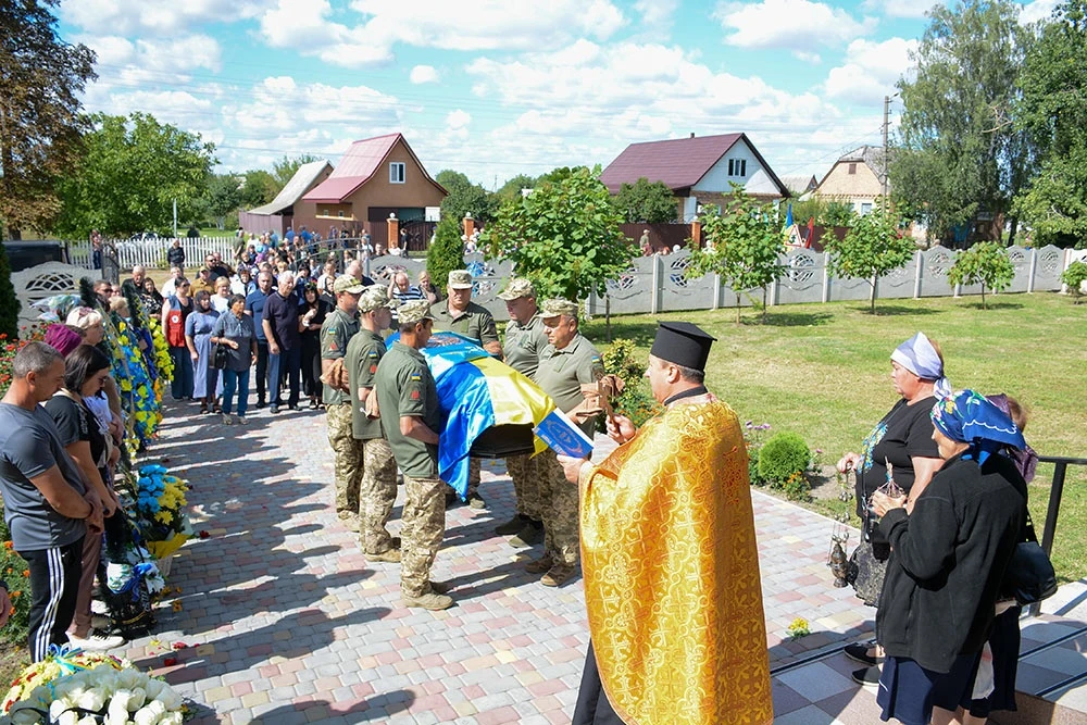 Вірний завжди - у Ставах провели в останню дорогу морського піхотинця Сергія Глобенка