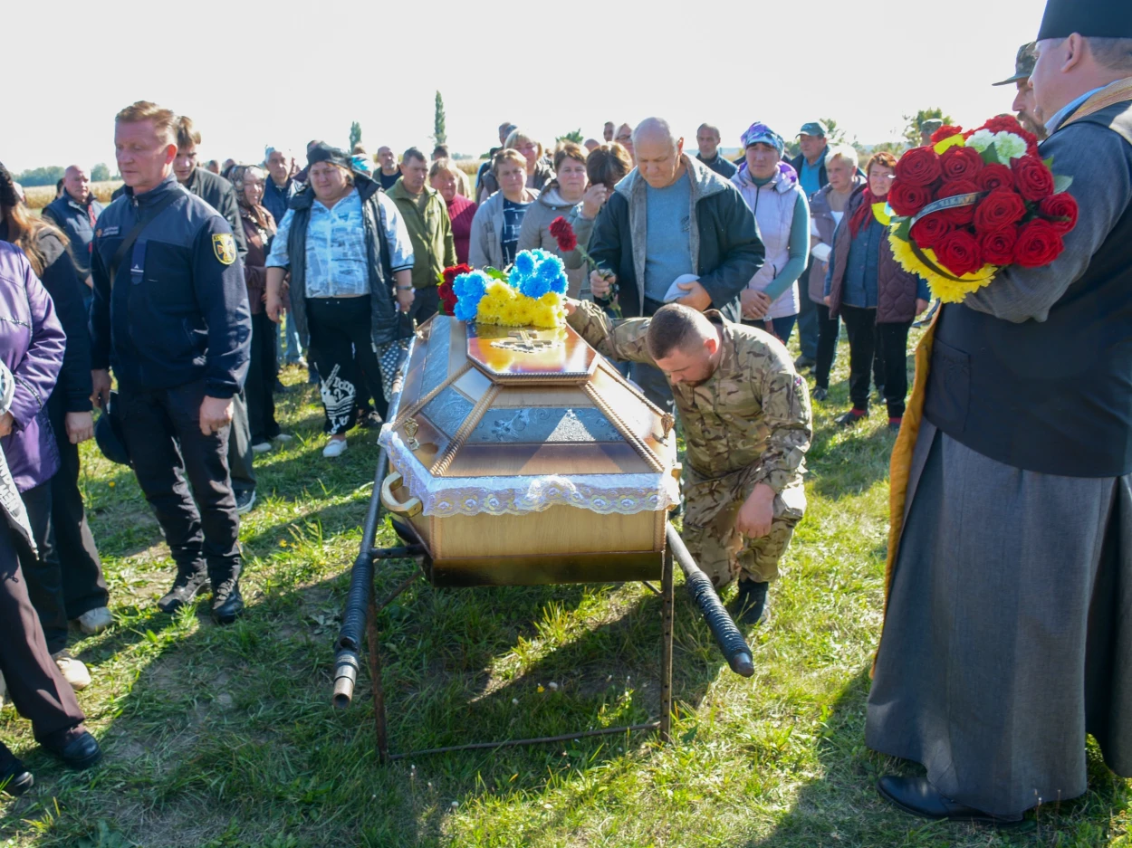 В Гороховому провели в останню путь воїна Віктора Дремлюгу - 28