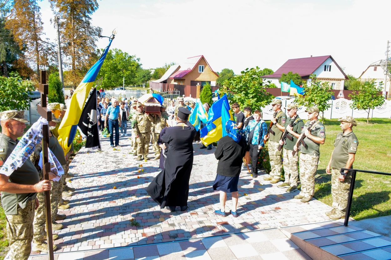 Боронив Україну в лавах Чорних Запорожців - у Ставах провели в останню путь воїна Владислава Третяка