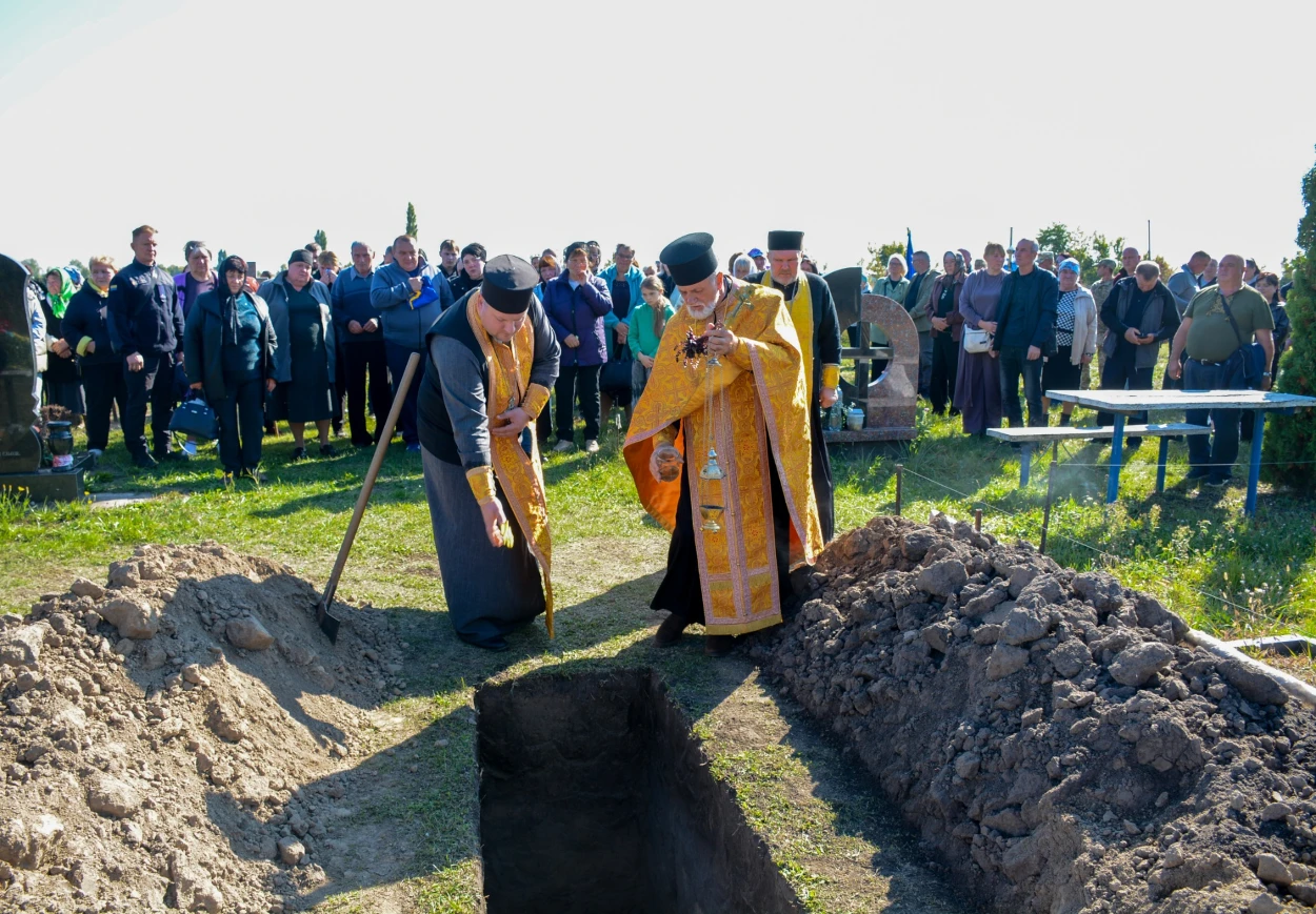 В Гороховому провели в останню путь воїна Віктора Дремлюгу - 32