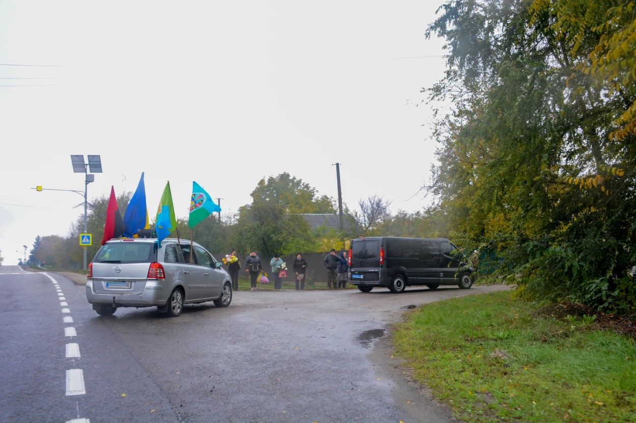 Один із перших став на шляху ворога - у Липовці поховали ветерана війни, волонтера Євгенія Аніщенка