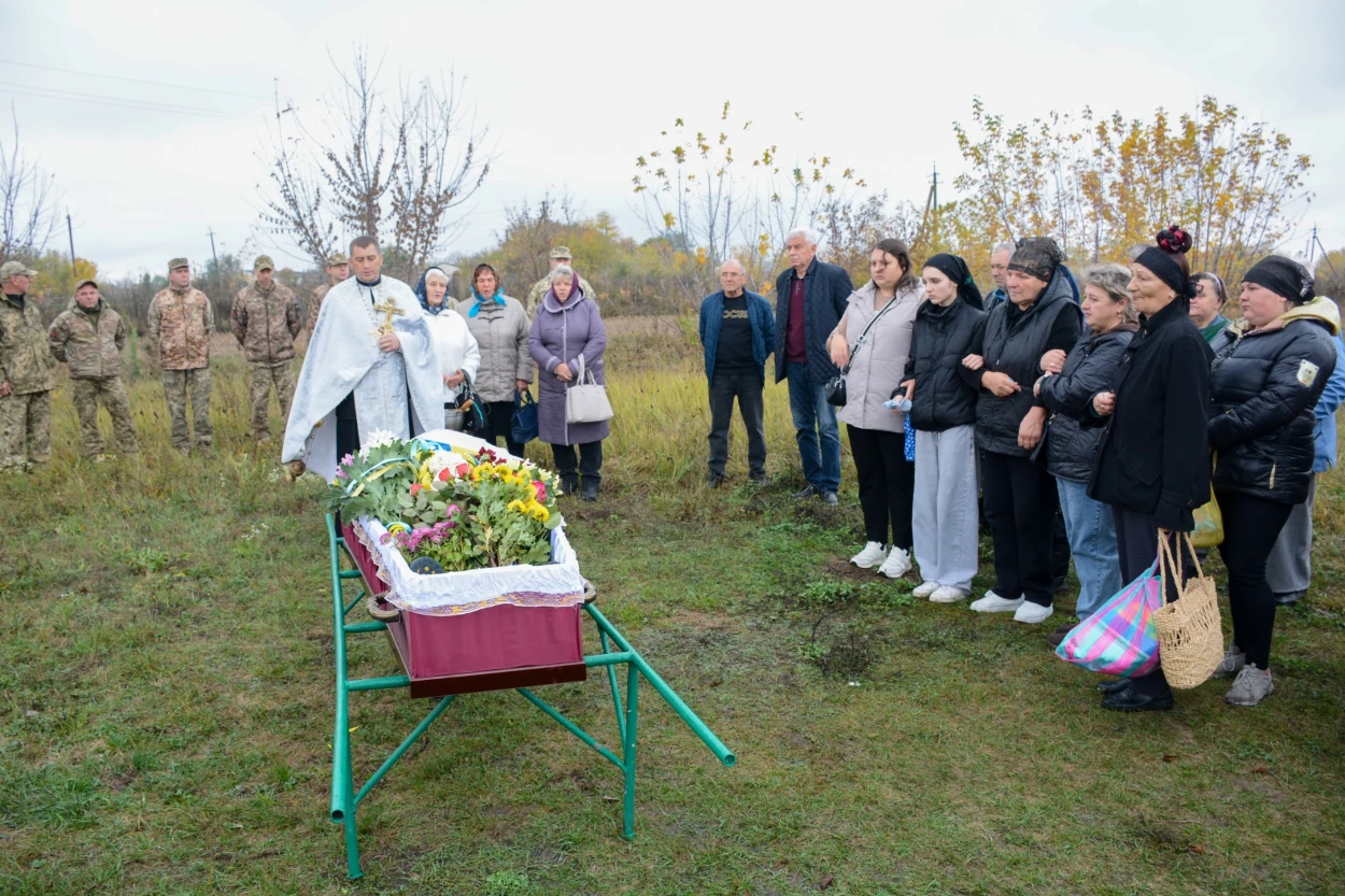 Один із перших став на шляху ворога - у Липовці поховали ветерана війни, волонтера Євгенія Аніщенка