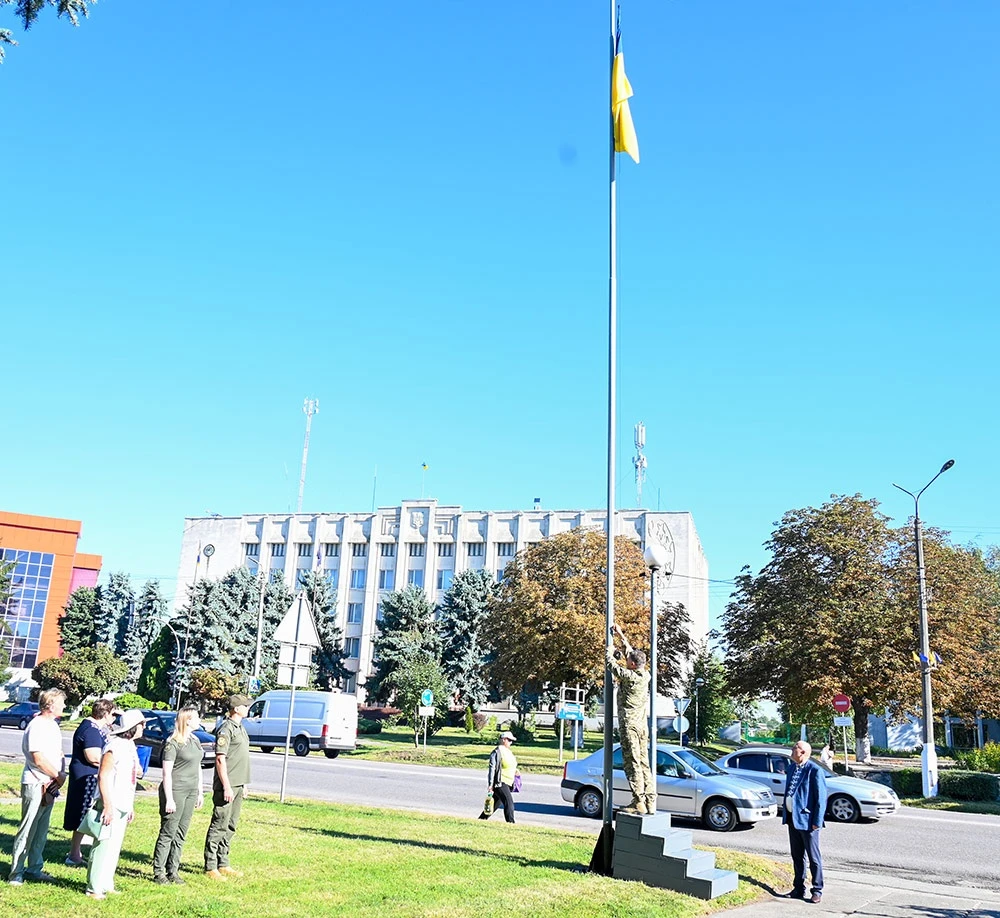 Синьо-жовтий стяг як символ свободи: у Кагарлику відзначили День Державного Прапора
