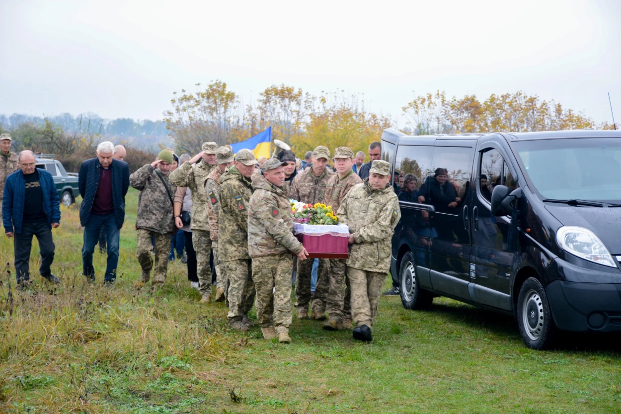 Один із перших став на шляху ворога - у Липовці поховали ветерана війни, волонтера Євгенія Аніщенка