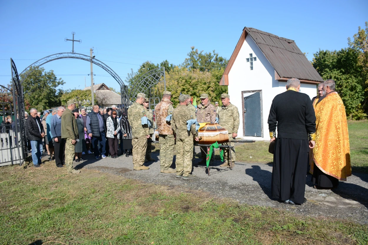 В Гороховому провели в останню путь воїна Віктора Дремлюгу - 17