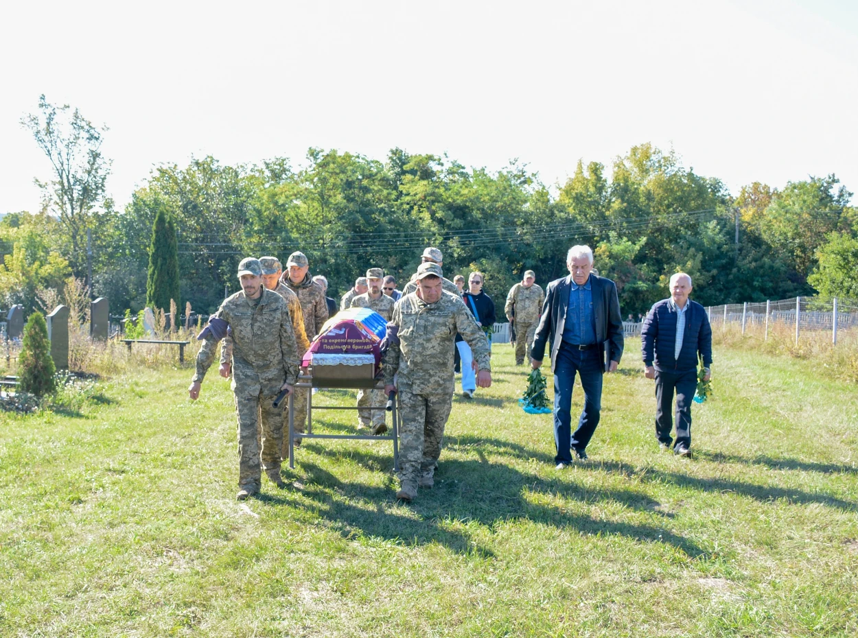 В Демівщині провели в останню дорогу воїна Сергія Дубовика - 3