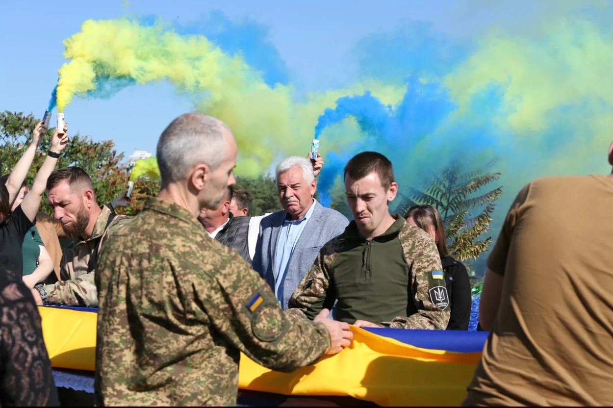 Тримав оборону на найгарячіших напрямках: в Ірпені попрощалися з воїном Віталієм Широкоступом