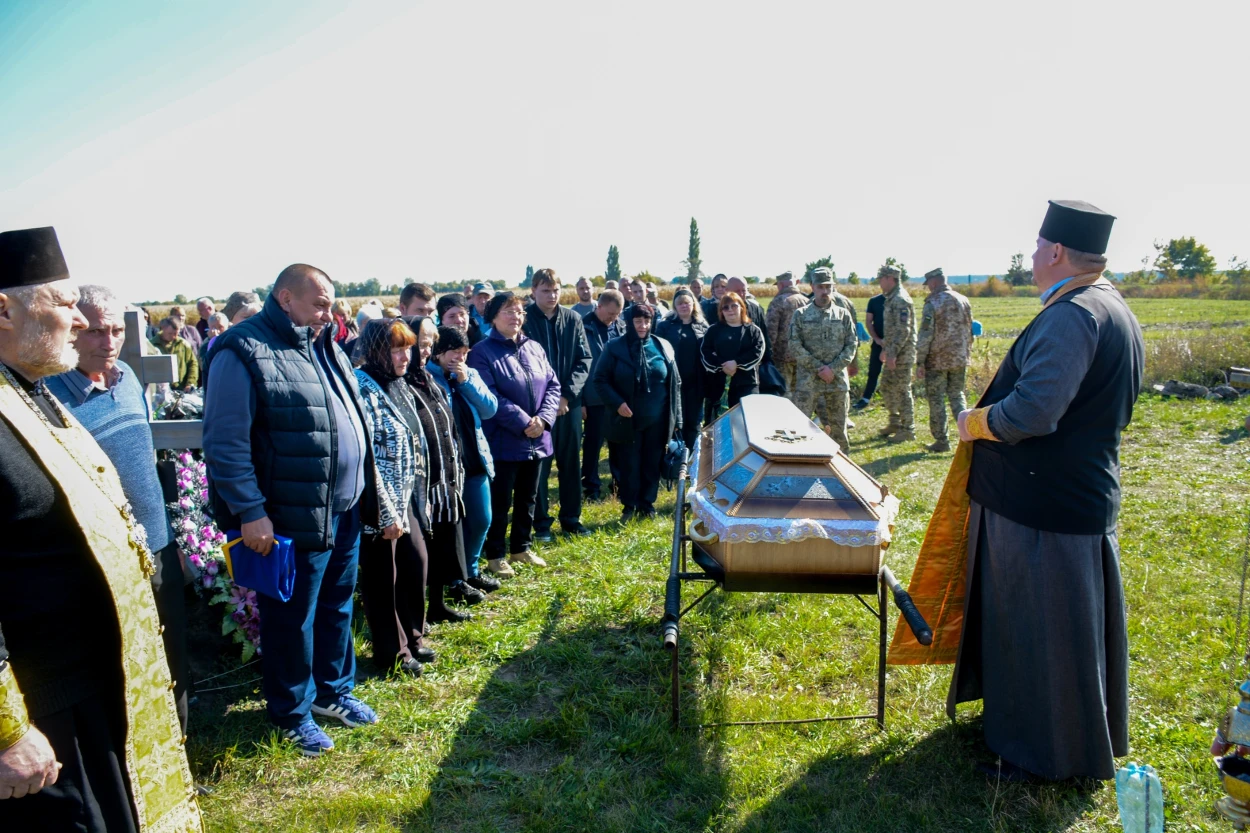 В Гороховому провели в останню путь воїна Віктора Дремлюгу - 25