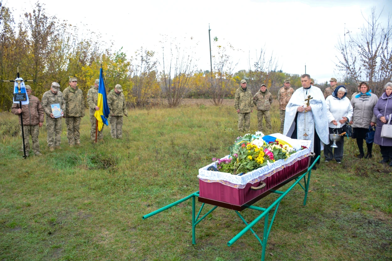 Один із перших став на шляху ворога - у Липовці поховали ветерана війни, волонтера Євгенія Аніщенка