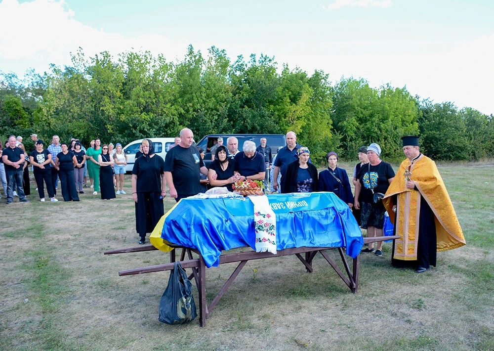 Вірний завжди - у Ставах провели в останню дорогу морського піхотинця Сергія Глобенка