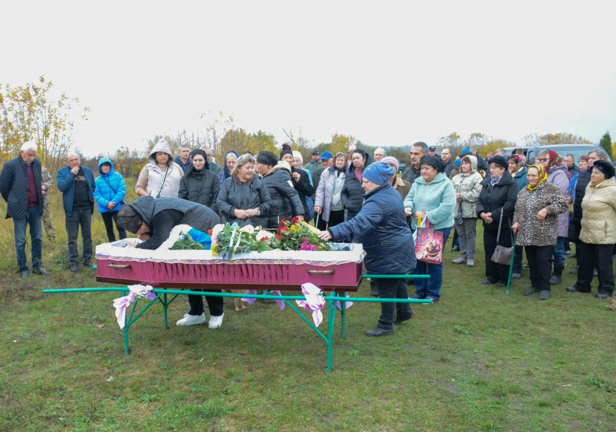 Один із перших став на шляху ворога - у Липовці поховали ветерана війни, волонтера Євгенія Аніщенка