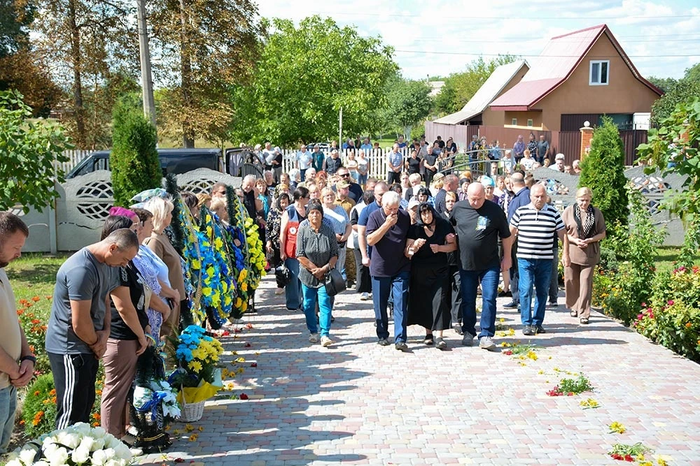 Вірний завжди - у Ставах провели в останню дорогу морського піхотинця Сергія Глобенка