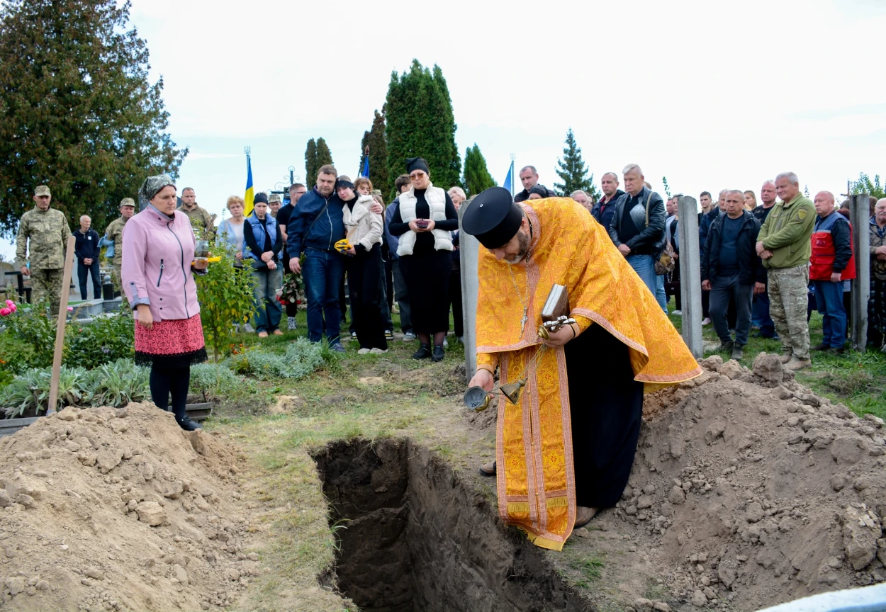 У найважчий час став на захист України - у Кагарлику провели в останню путь воїна Олега Мацібуру