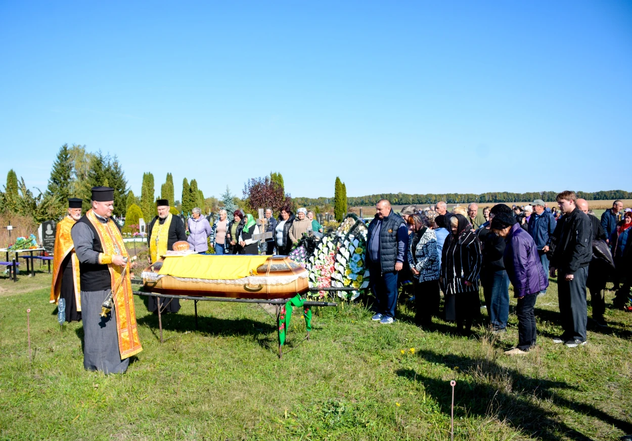 В Гороховому провели в останню путь воїна Віктора Дремлюгу - 20