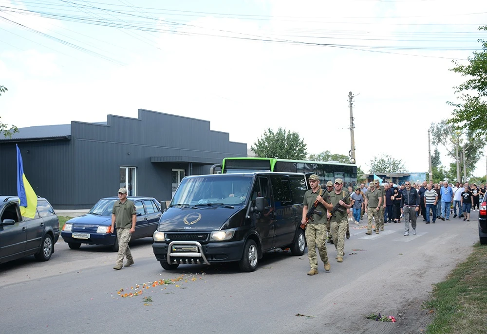 Вірний завжди - у Ставах провели в останню дорогу морського піхотинця Сергія Глобенка