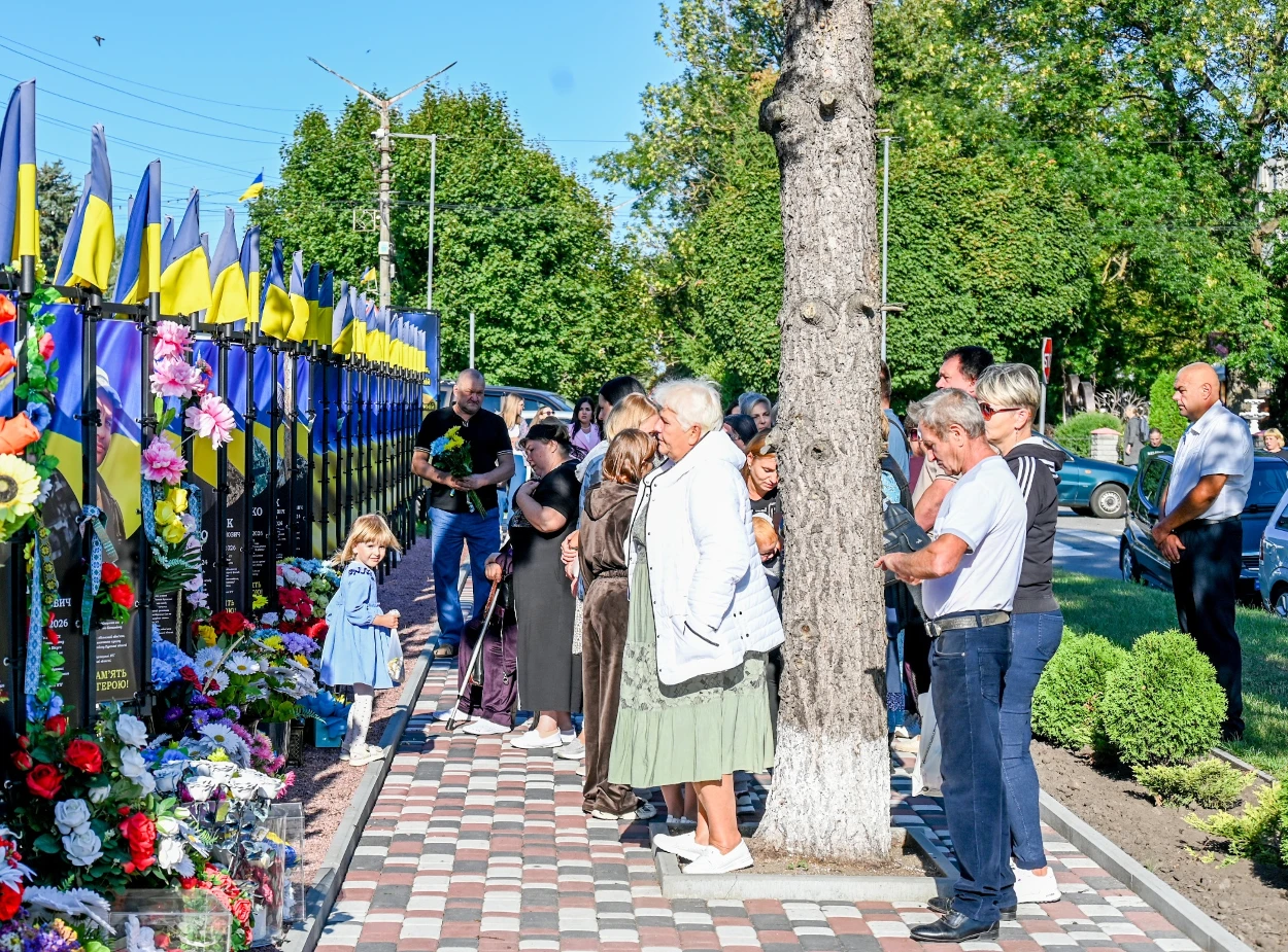 «Пам'ять, що палає свічею»: у Кагарлику вшанували загиблих Захисників України та вручили нагороди