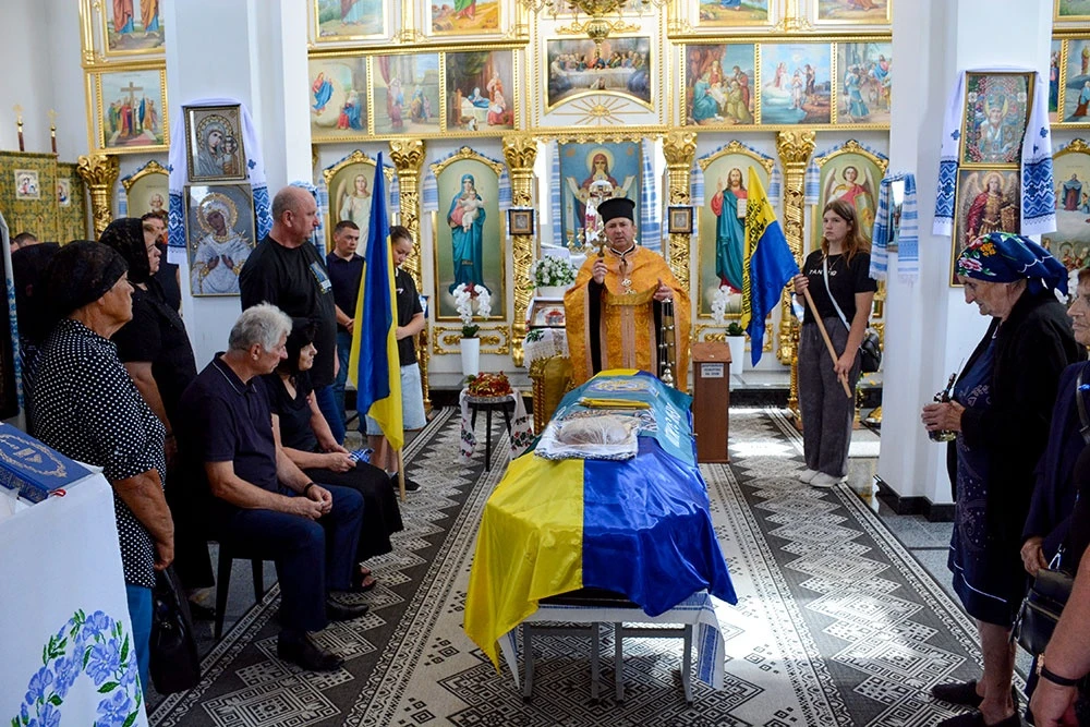 Вірний завжди - у Ставах провели в останню дорогу морського піхотинця Сергія Глобенка