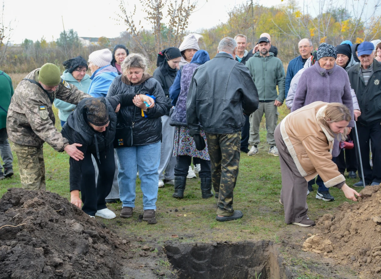 Один із перших став на шляху ворога - у Липовці поховали ветерана війни, волонтера Євгенія Аніщенка