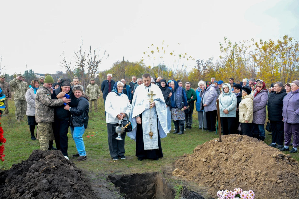 Один із перших став на шляху ворога - у Липовці поховали ветерана війни, волонтера Євгенія Аніщенка