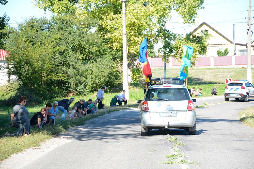 Вірний завжди - у Ставах провели в останню дорогу морського піхотинця Сергія Глобенка