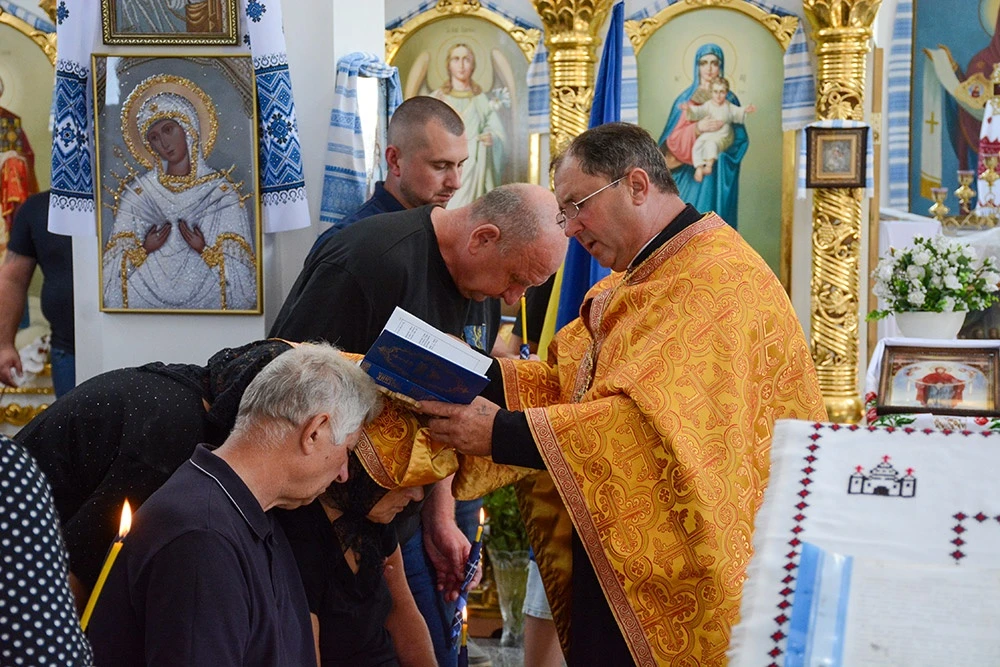 Вірний завжди - у Ставах провели в останню дорогу морського піхотинця Сергія Глобенка