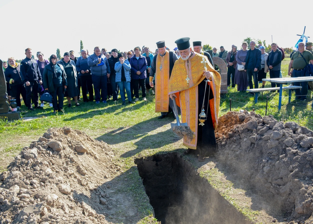В Гороховому провели в останню путь воїна Віктора Дремлюгу - 33