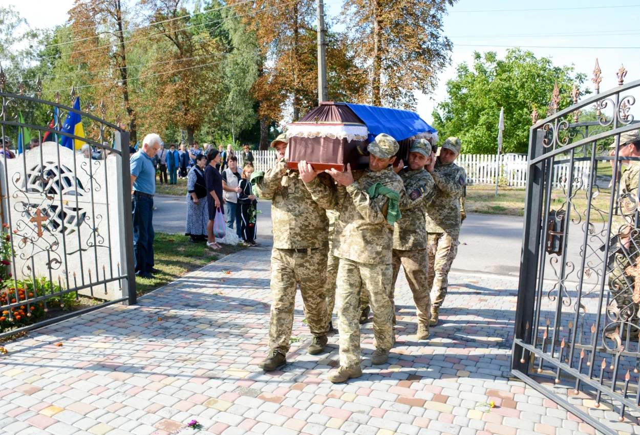 Боронив Україну в лавах Чорних Запорожців - у Ставах провели в останню путь воїна Владислава Третяка
