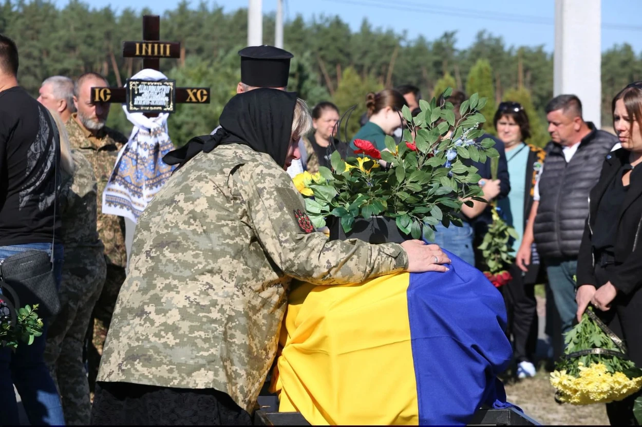 Тримав оборону на найгарячіших напрямках: в Ірпені попрощалися з воїном Віталієм Широкоступом