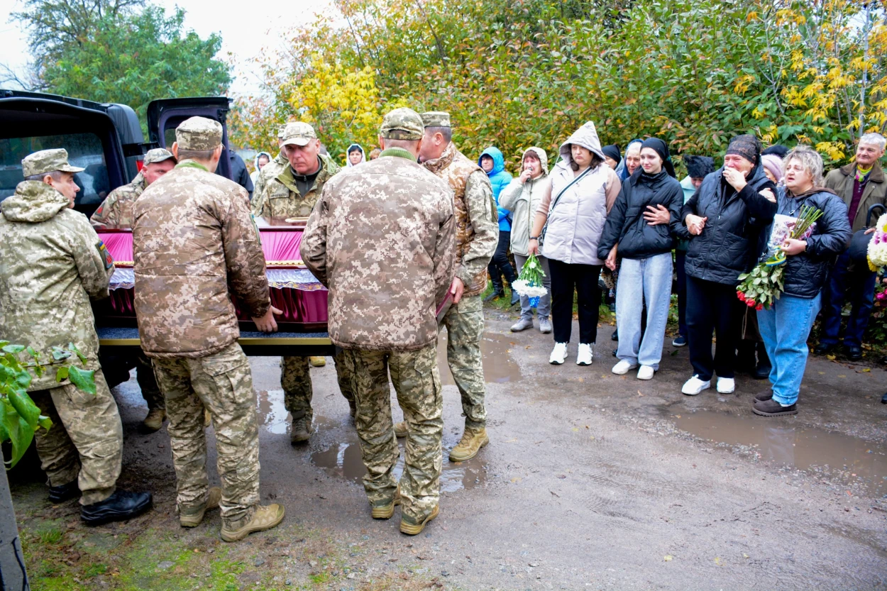 Один із перших став на шляху ворога - у Липовці поховали ветерана війни, волонтера Євгенія Аніщенка