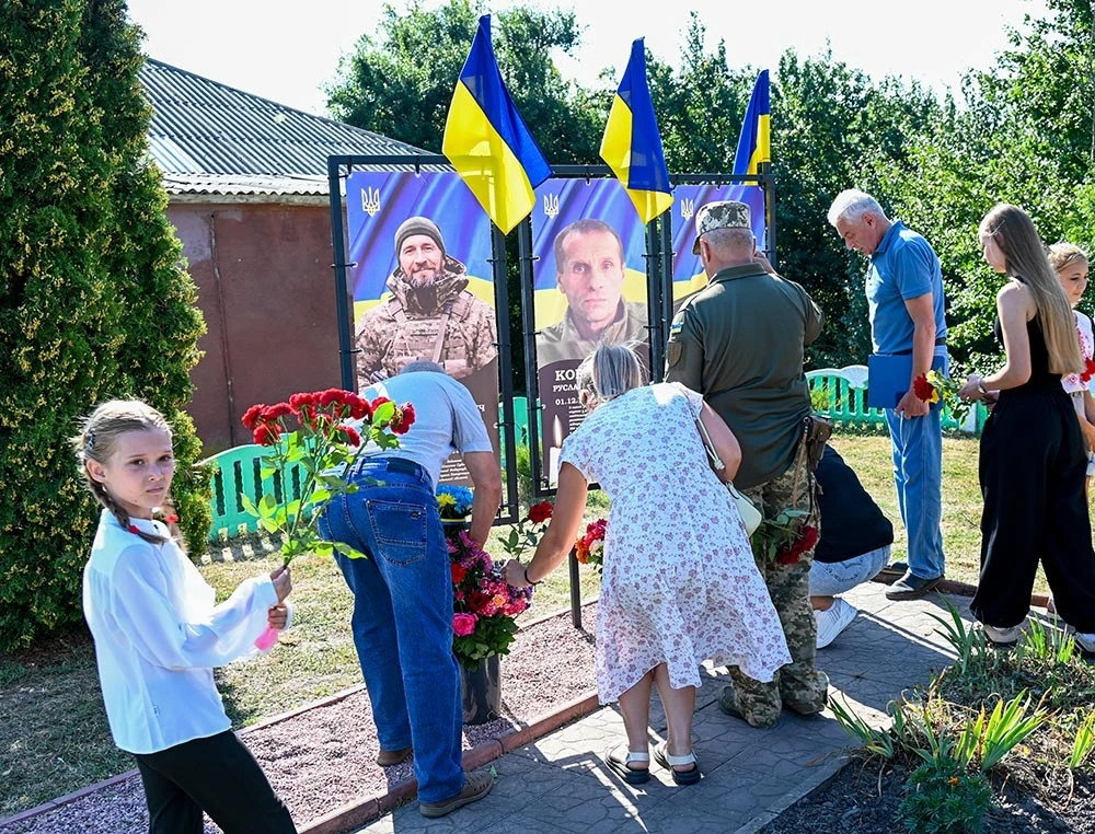 У Демівщині вшанували Героїв-земляків: відкрили Алею Слави та меморіальну дошку