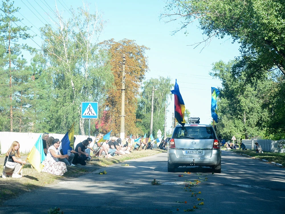 Вірний завжди - у Ставах провели в останню дорогу морського піхотинця Сергія Глобенка