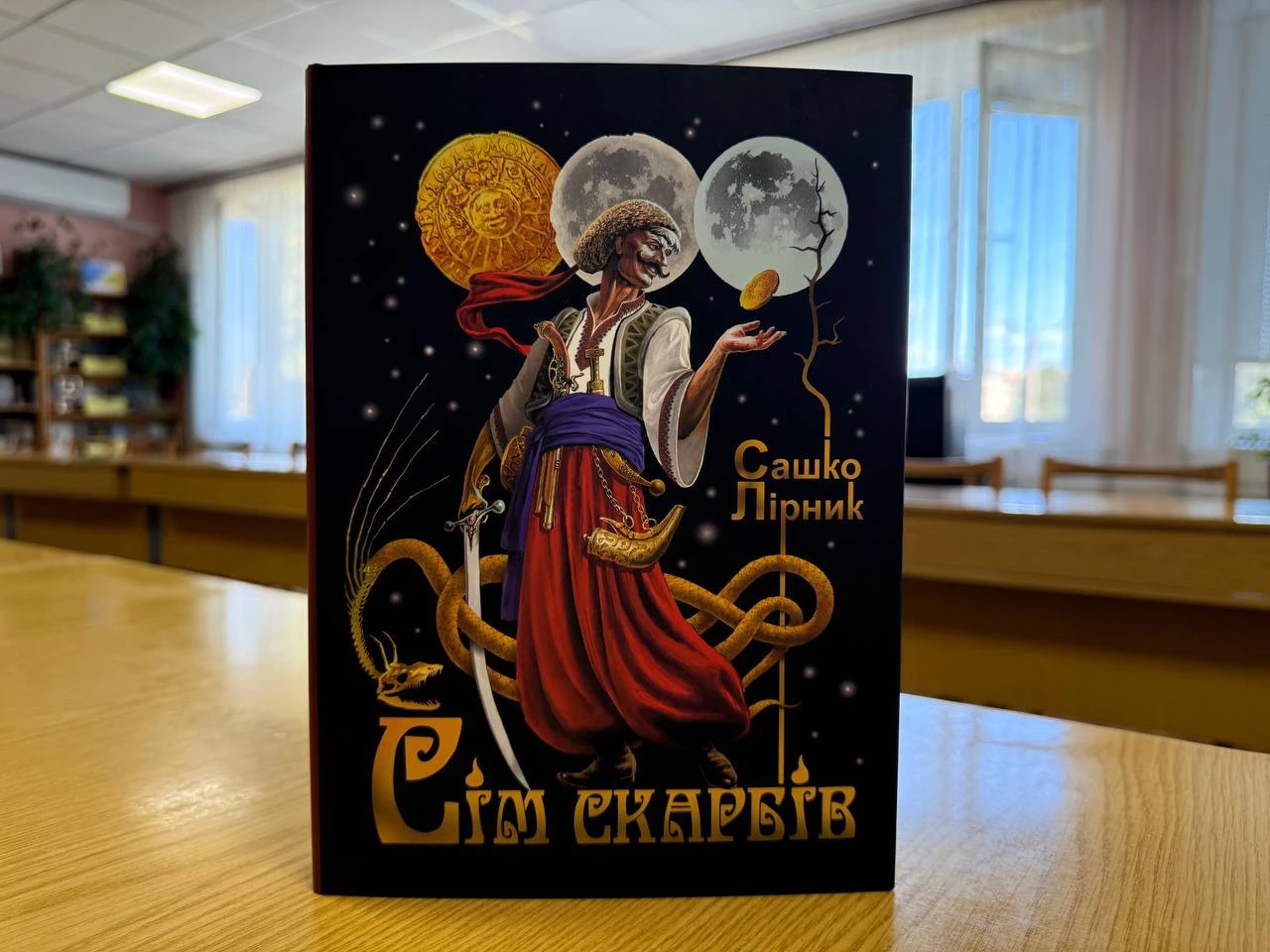 «Читаймо разом з МХП»: подарунки від благодійників Центральній бібліотеці в Кагарлику
