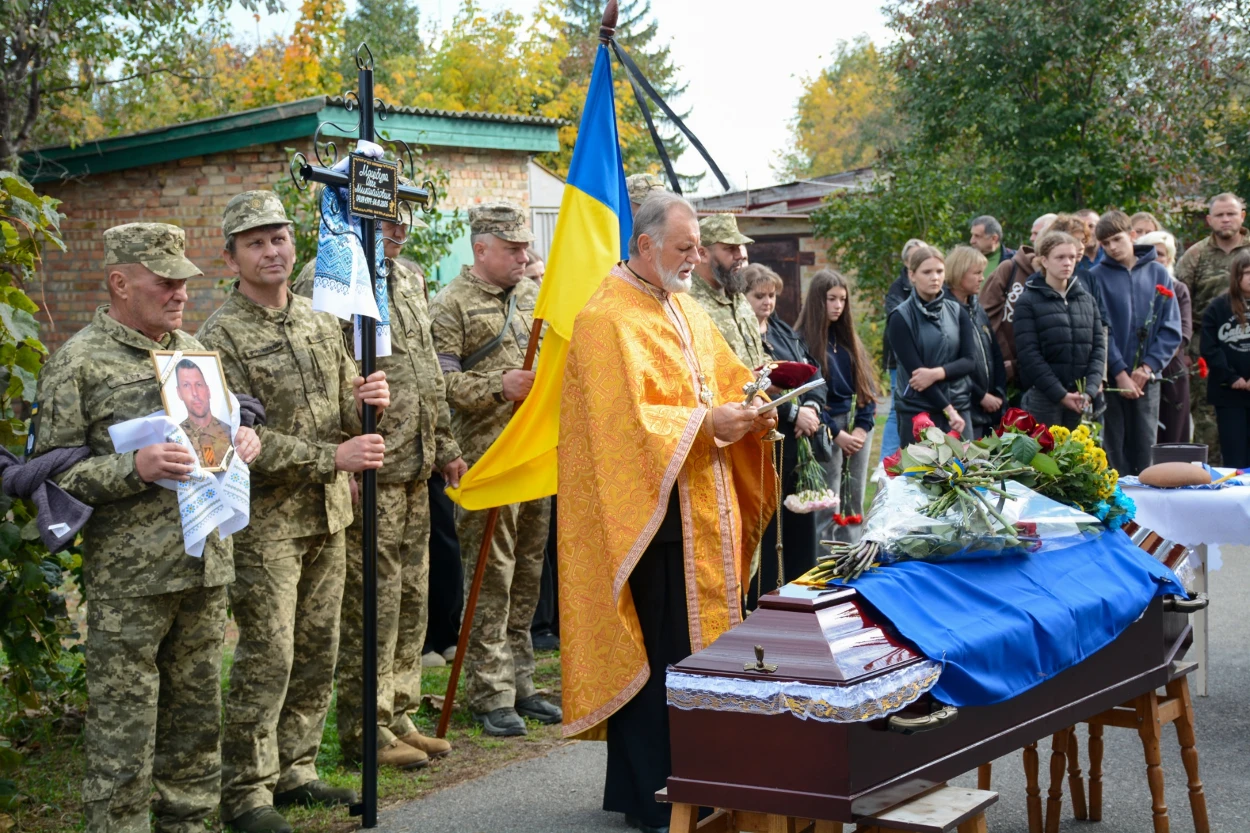 У найважчий час став на захист України - у Кагарлику провели в останню путь воїна Олега Мацібуру