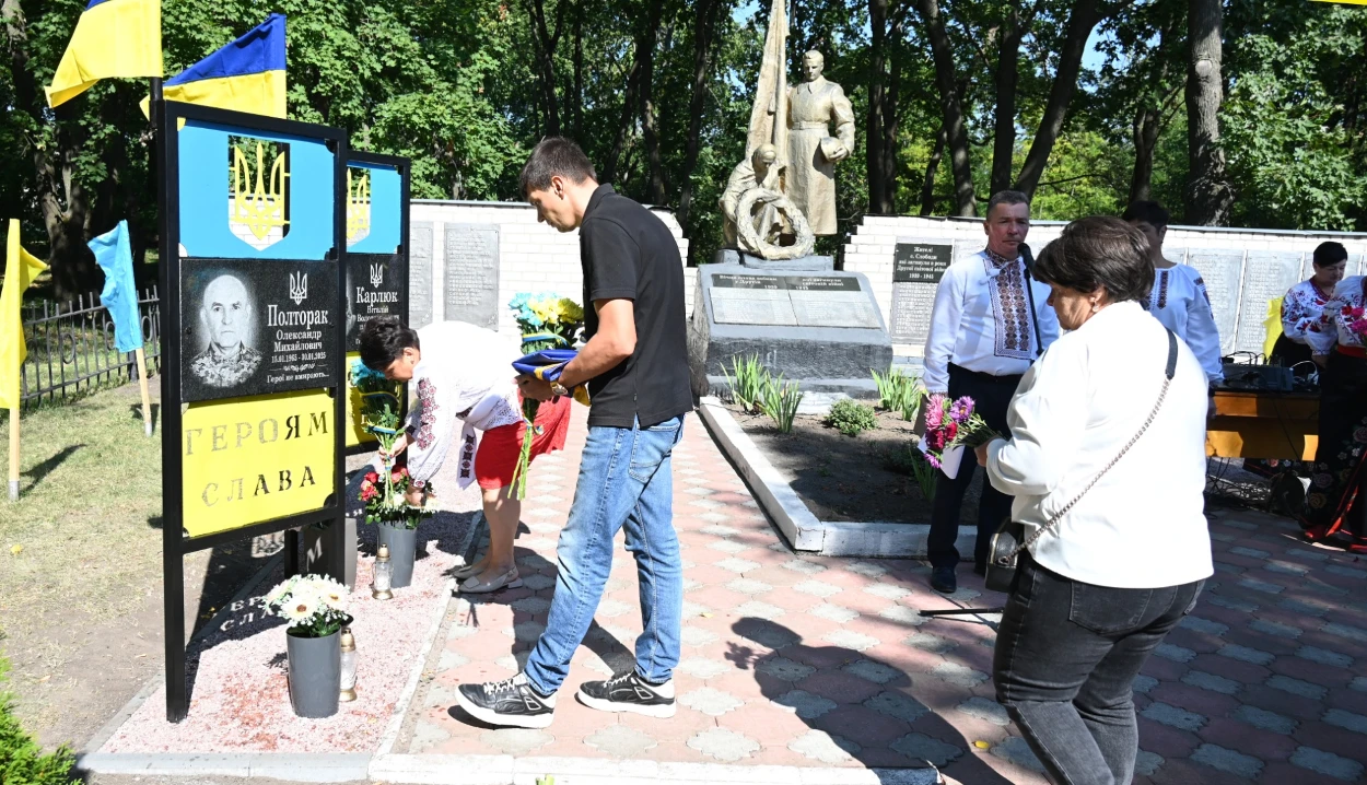 У Слободі відкрили Алею Слави Героїв: громада увічнила пам’ять чотирьох воїнів-земляків
