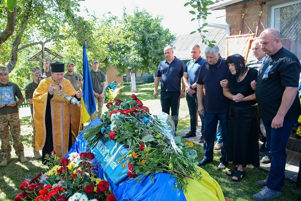 Вірний завжди - у Ставах провели в останню дорогу морського піхотинця Сергія Глобенка